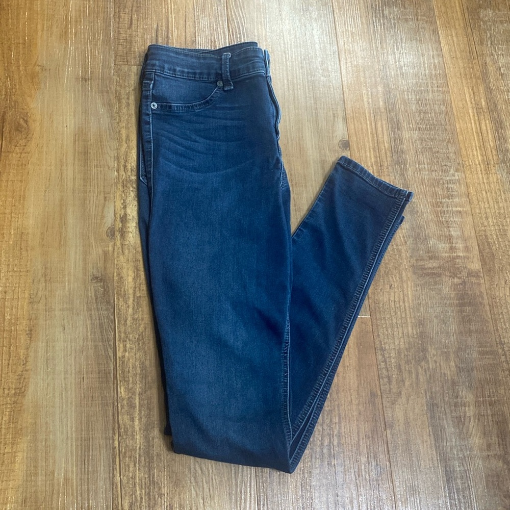 Level 99 dark wash mid rise Janice ultra skinny jeans size 31